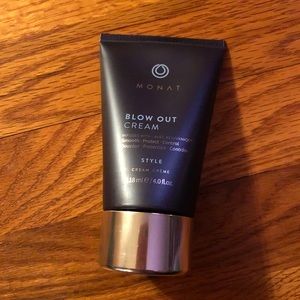 Monat Blow Out Cream